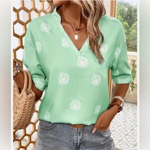 Emery Rose blouse short sleeve- blue Size M